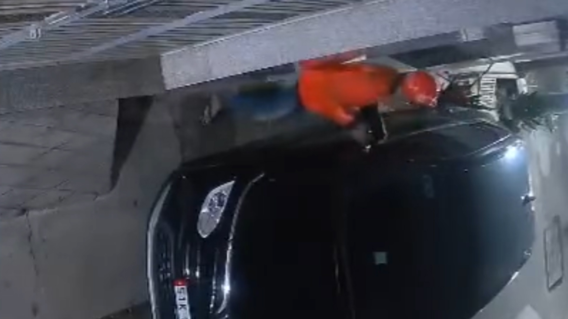 Camera ghi lai canh trom be cap guong oto hinh anh