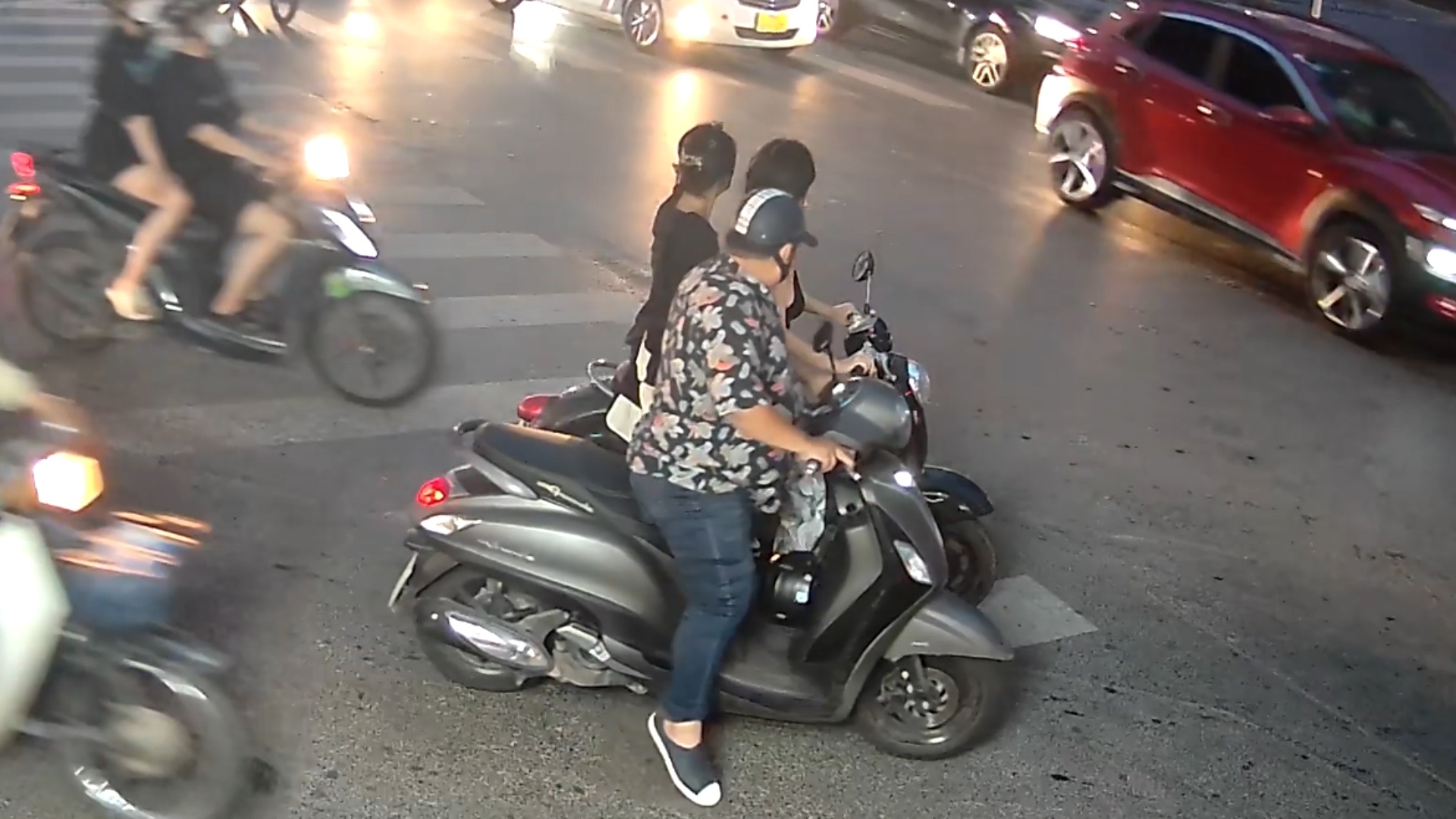 Nam thanh nien sam so co gai giua pho co the bi xu ly nhu the nao? hinh anh