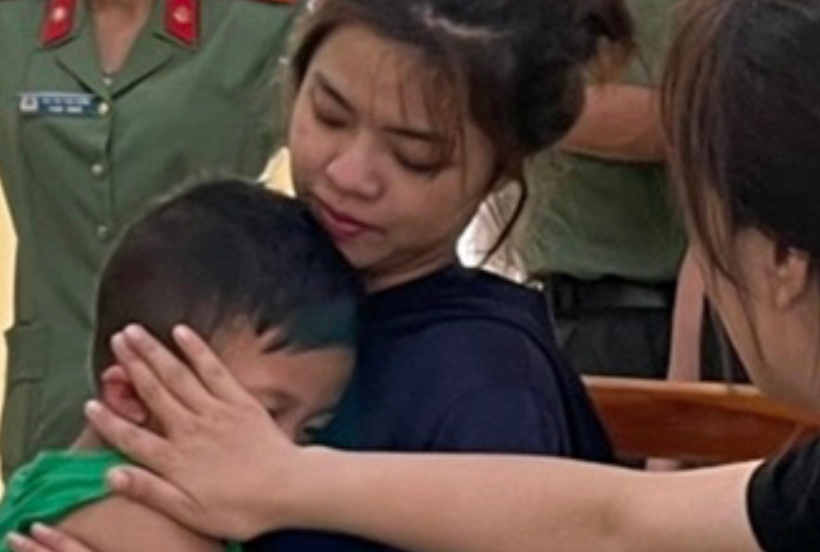 Phut doan tu nghen ngao chau be di lac o Moc Chau hinh anh