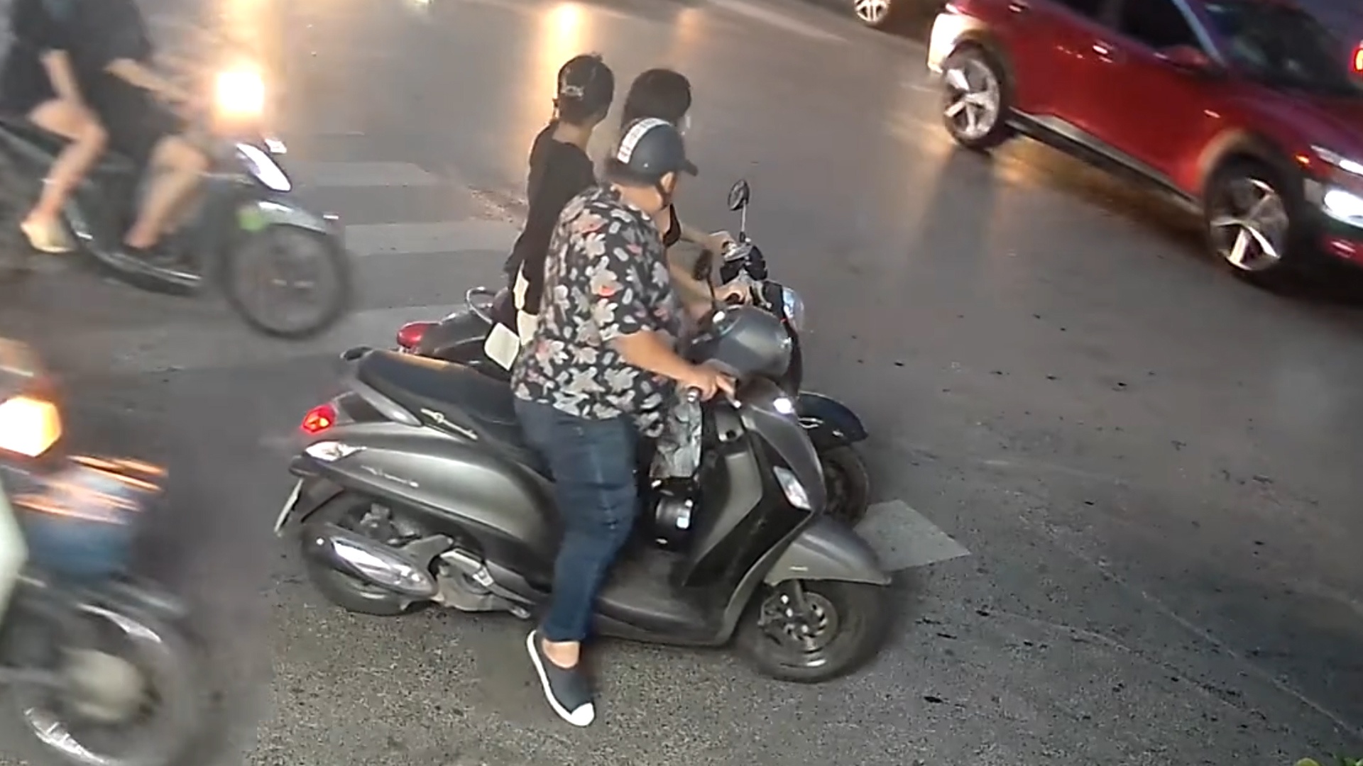 Hai vu thanh nien sam so phu nu tren pho trong 15 ngay qua hinh anh