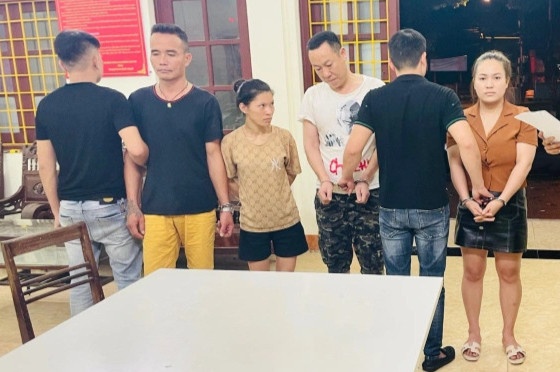 Su dung ma tuy cung khach ngoai quoc hinh anh