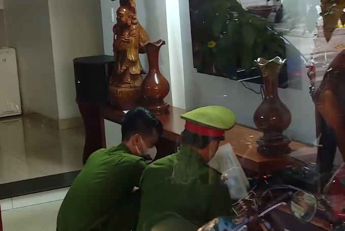 Cong an kham xet nha Giam doc CDC Da Nang hinh anh