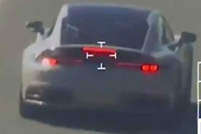 Tai xe Porsche 911 doi mat an tu vi chay toc do 285 km/h o Tay Ban Nha hinh anh