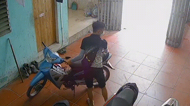 Nam thanh nien trom xe trong khu tro o Ha Noi hinh anh