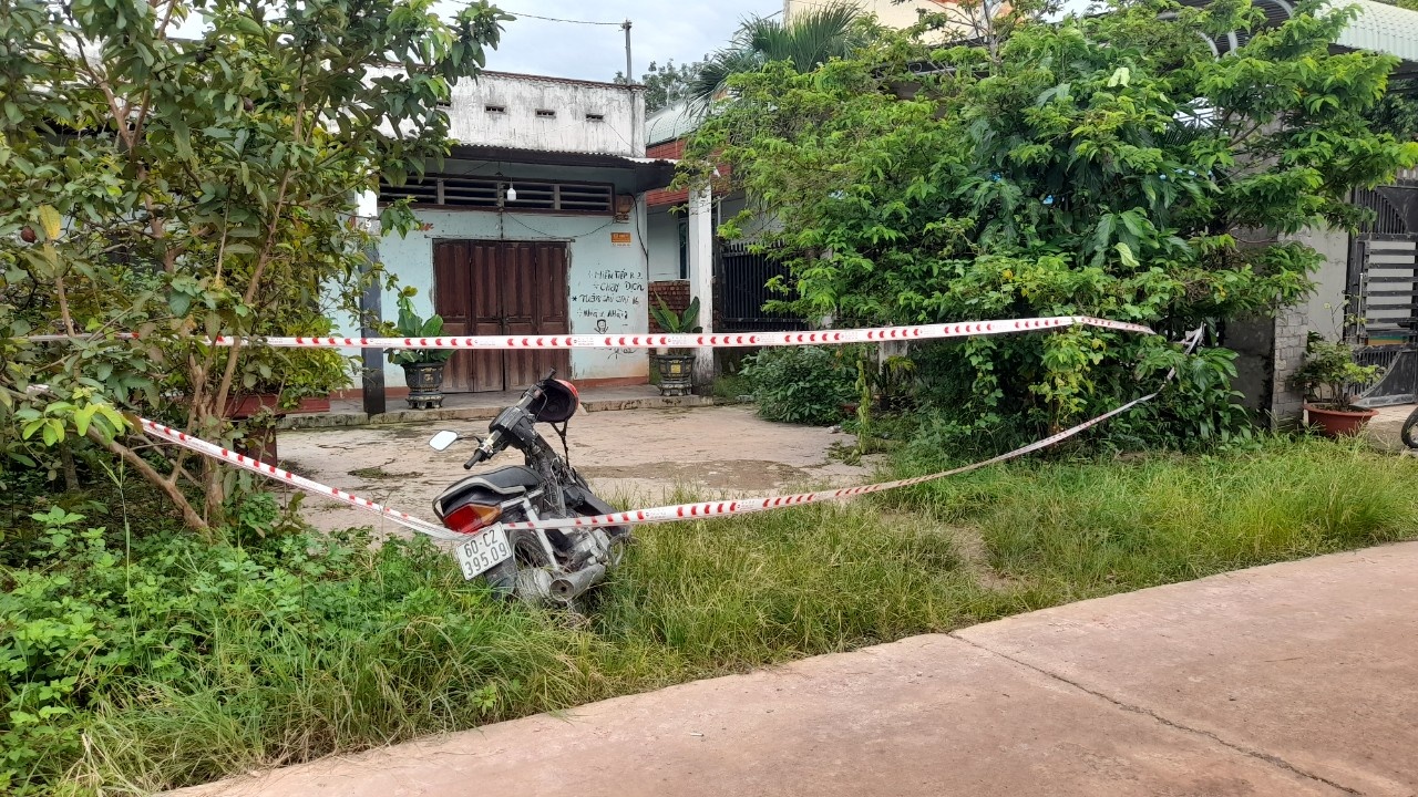 Nguoi dan ong bi ban nhau dam chet hinh anh
