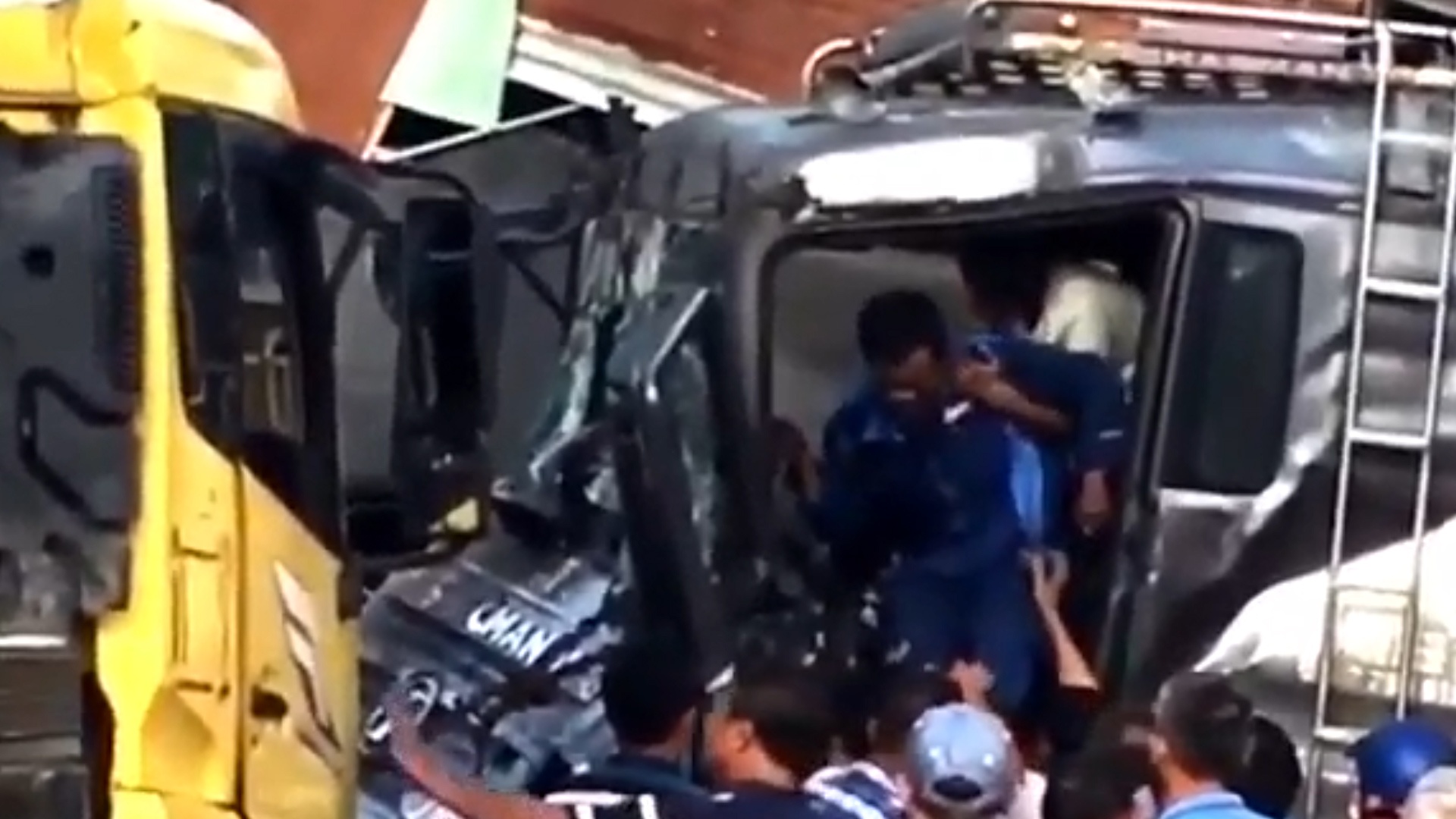 Hien truong tai nan xe khach o Dong Nai hinh anh