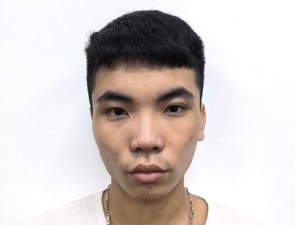 Gia nhan vien ngan hang lua chuyen khoan hinh anh