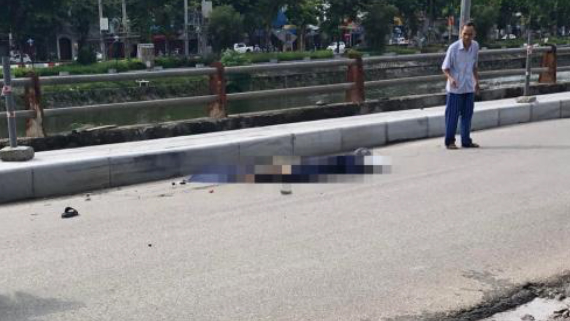 Co gai bi xe tai can tu vong sau khi vuot phai o Ninh Binh hinh anh