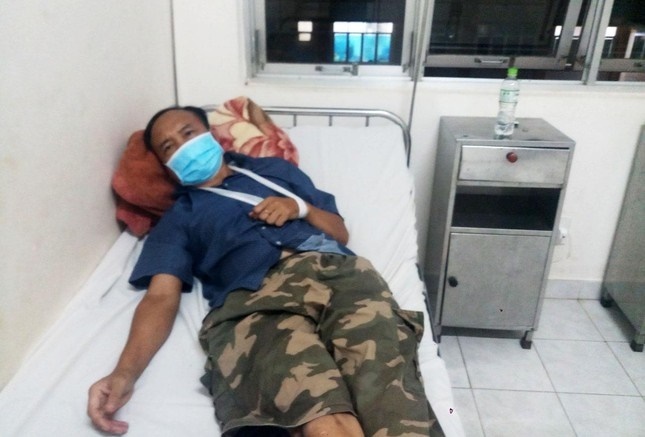 Bi danh gay tay vi quay phim lam bang chung to giac doi tuong pha rung hinh anh