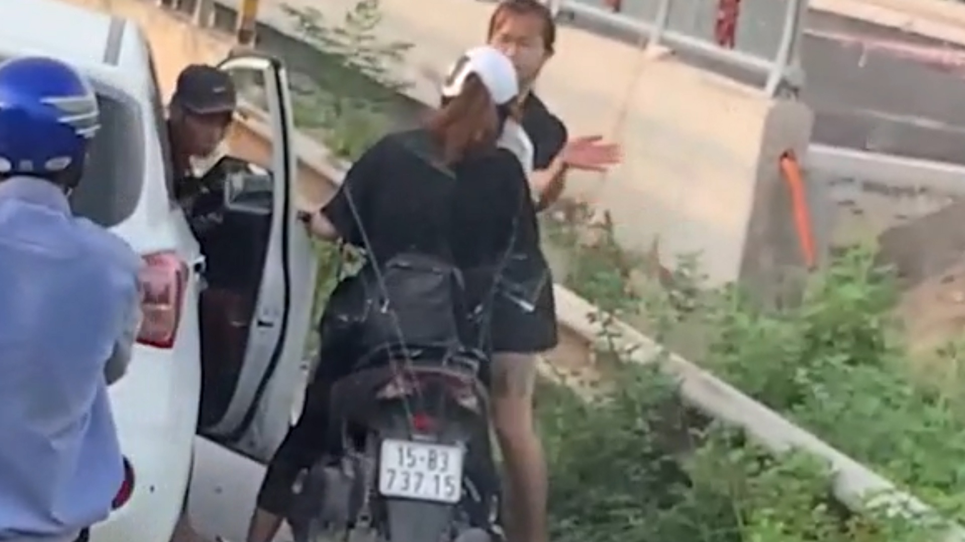 Cô gái kể lại việc bị đánh sau va chạm giao thông ở Hải Phòng ảnh 1 Co gai ke lai viec bi danh sau va cham giao thong o Hai Phong anh 1