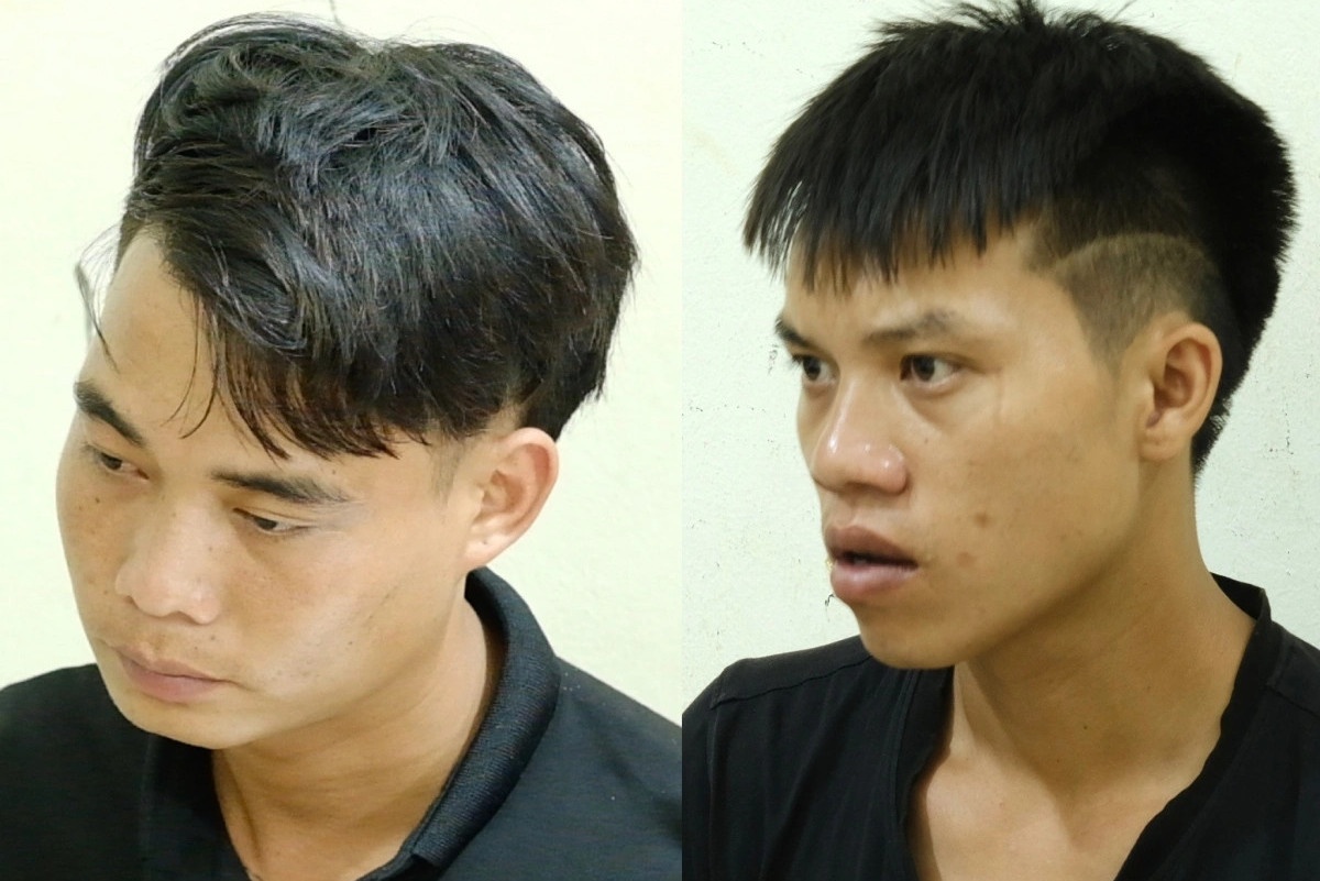 Hai thanh nien trom xe may tren duong ve que hinh anh