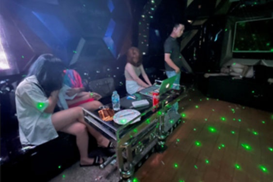 Nhieu nguoi duong tinh ma tuy trong quan karaoke 'Ha Anh 5 sao' hinh anh