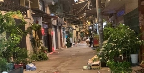 Tre nho da bong, nguoi lon au da gay an mang hinh anh