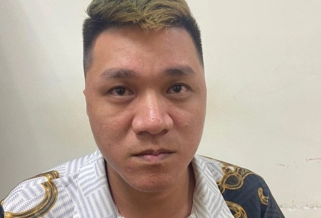 Bat doi tuong mang ma tuy vao chung cu ban hinh anh