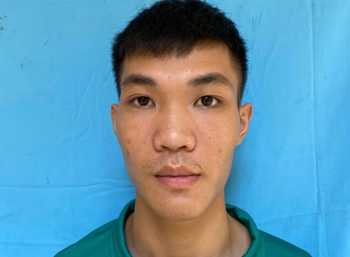 2 co gai bi ep tiep khach karaoke anh 1