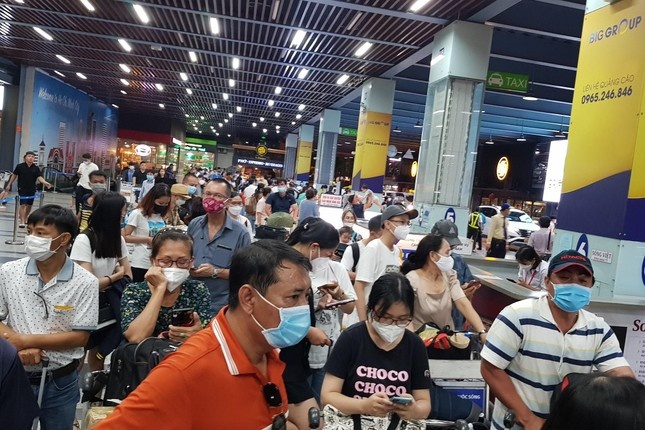 San bay un tac gay buc xuc, Cang vu hang khong mien Nam 'ne' hop bao hinh anh