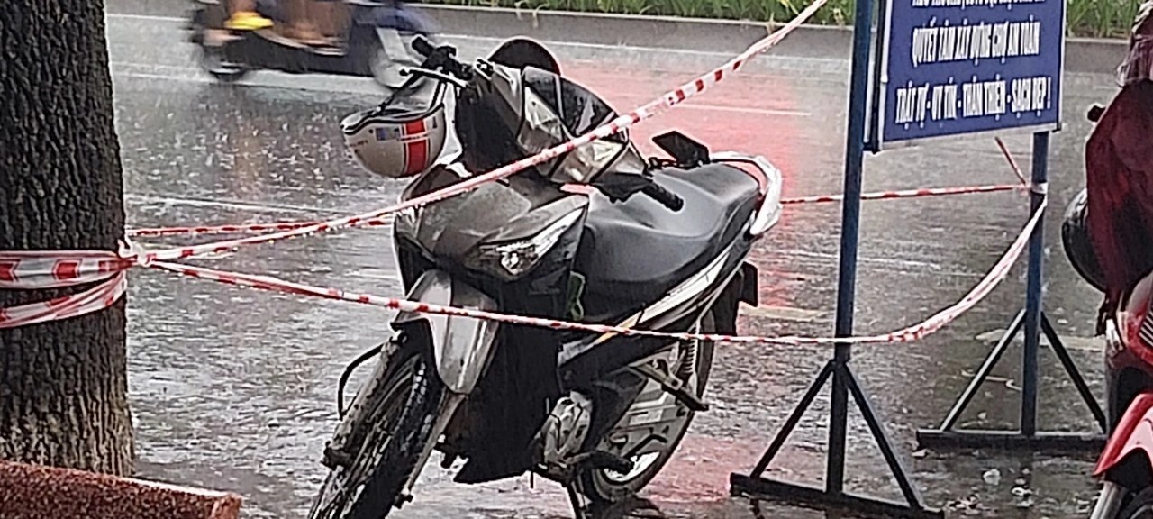 Hien truong vu no sung cuop tiem vang o Hue anh 7