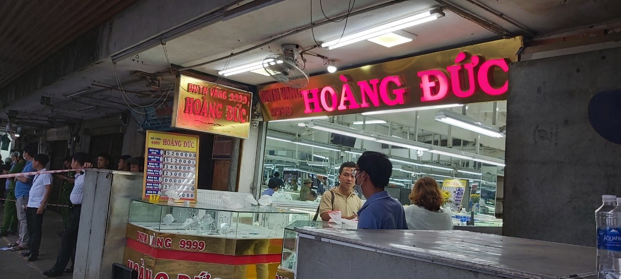 Nhan chung ke luc ten cuop no sung cuop tiem vang anh 1