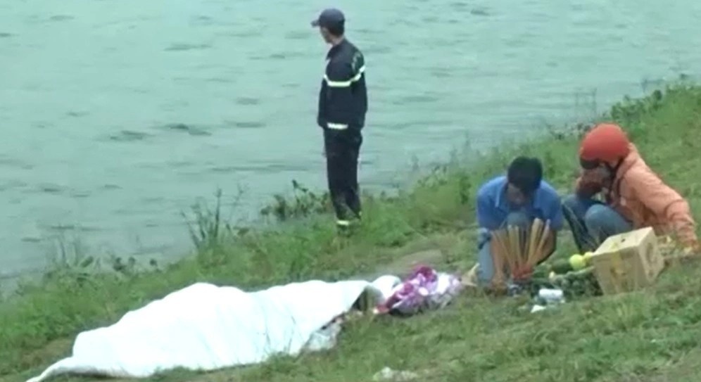 Dieu tra nguyen nhan 2 co gai tu vong duoi ho nuoc hinh anh