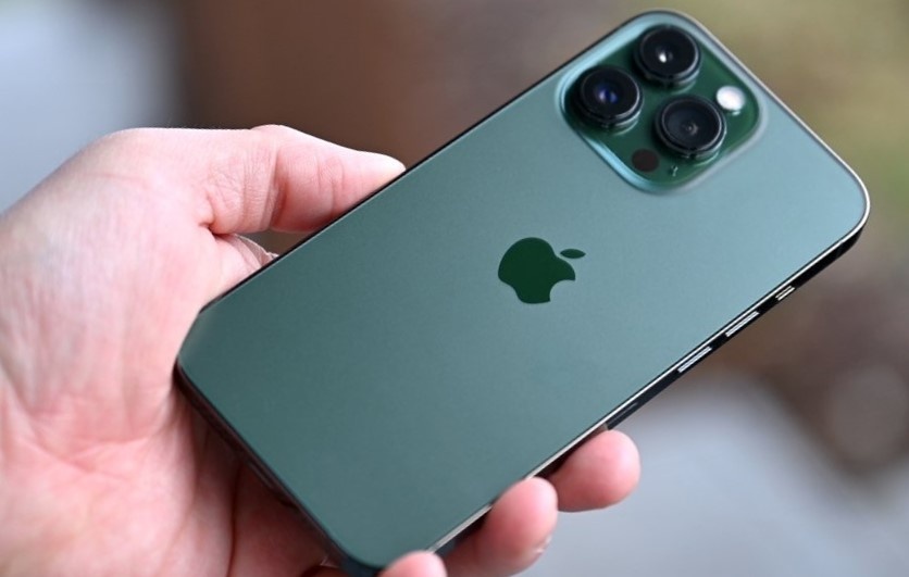 Co gai trom tai san de co tien mua iPhone 13 hinh anh