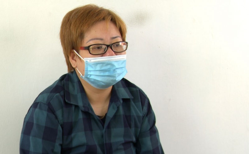 Vo dam chong tu vong vi mat tien trong luc di cho hinh anh