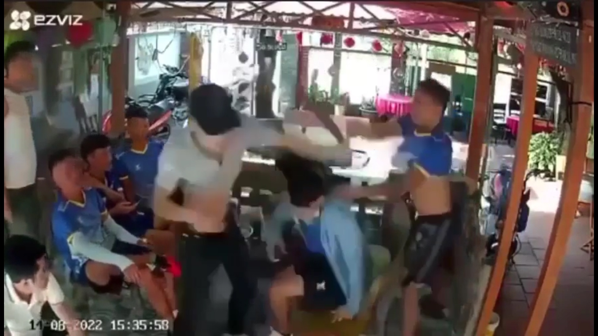 Mau thuan trong viec muon dieu cay, nam thanh nien bi danh tu vong hinh anh