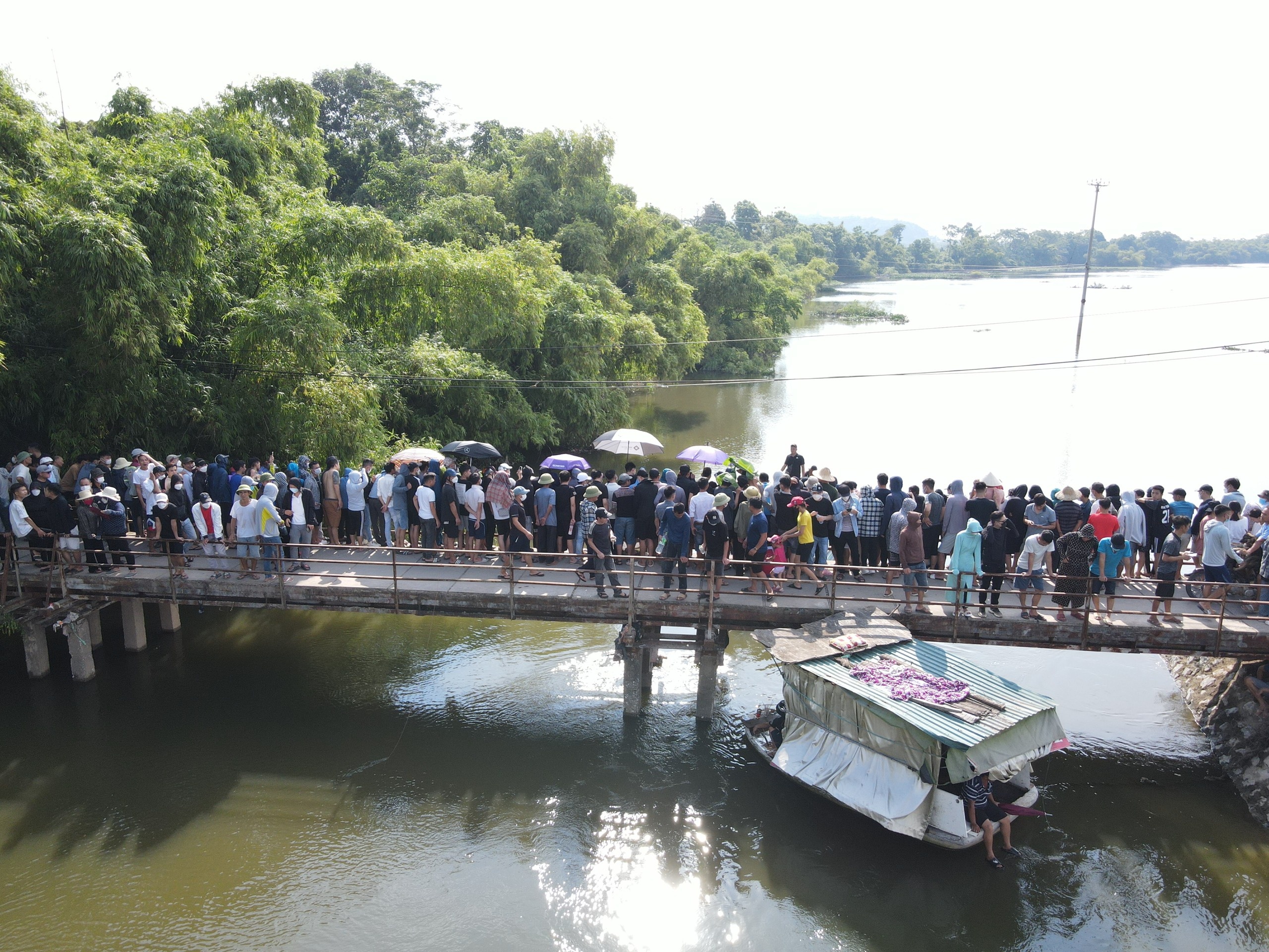 Tim co gai mat tich anh 9