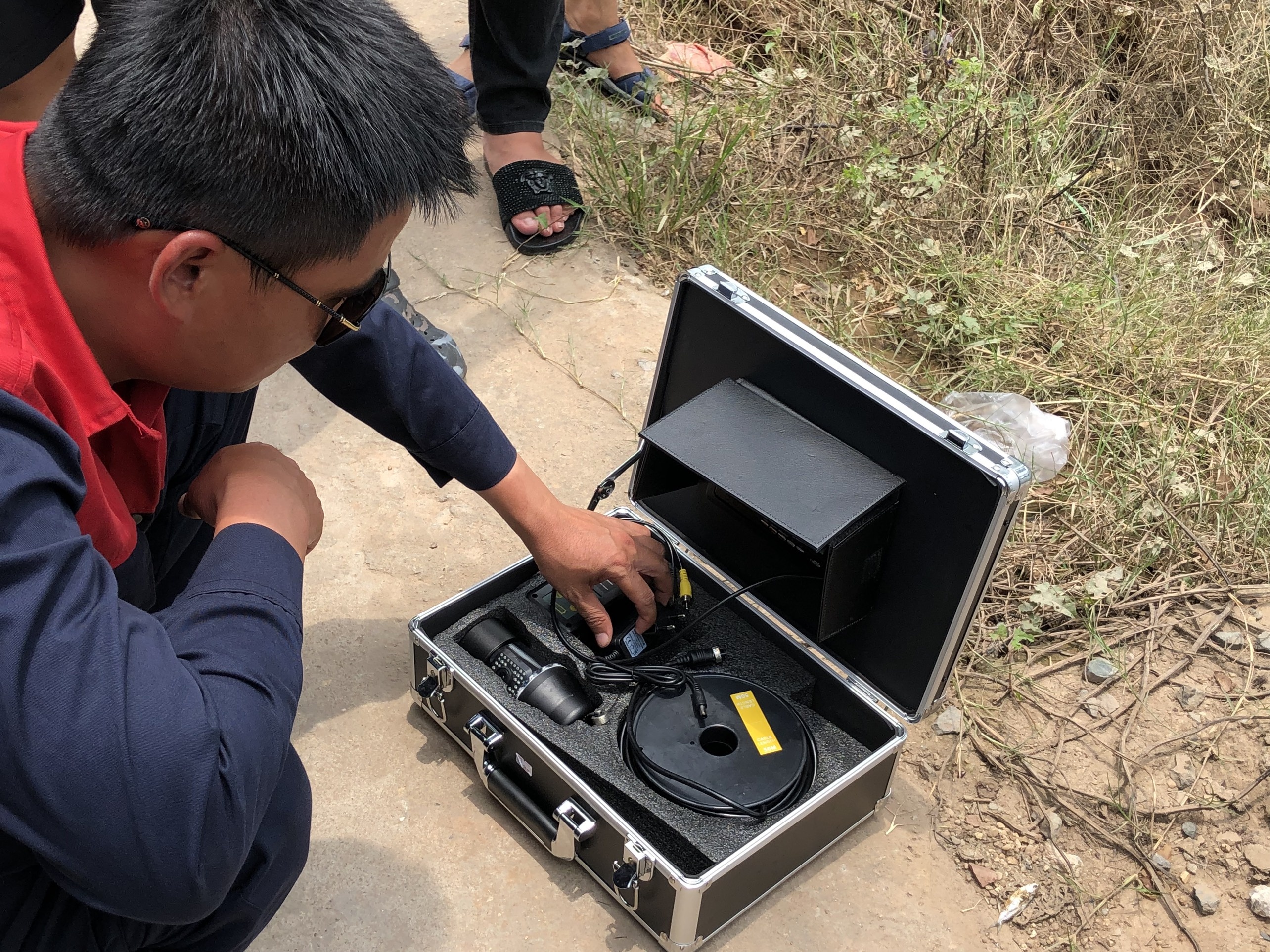 Tim co gai mat tich anh 5