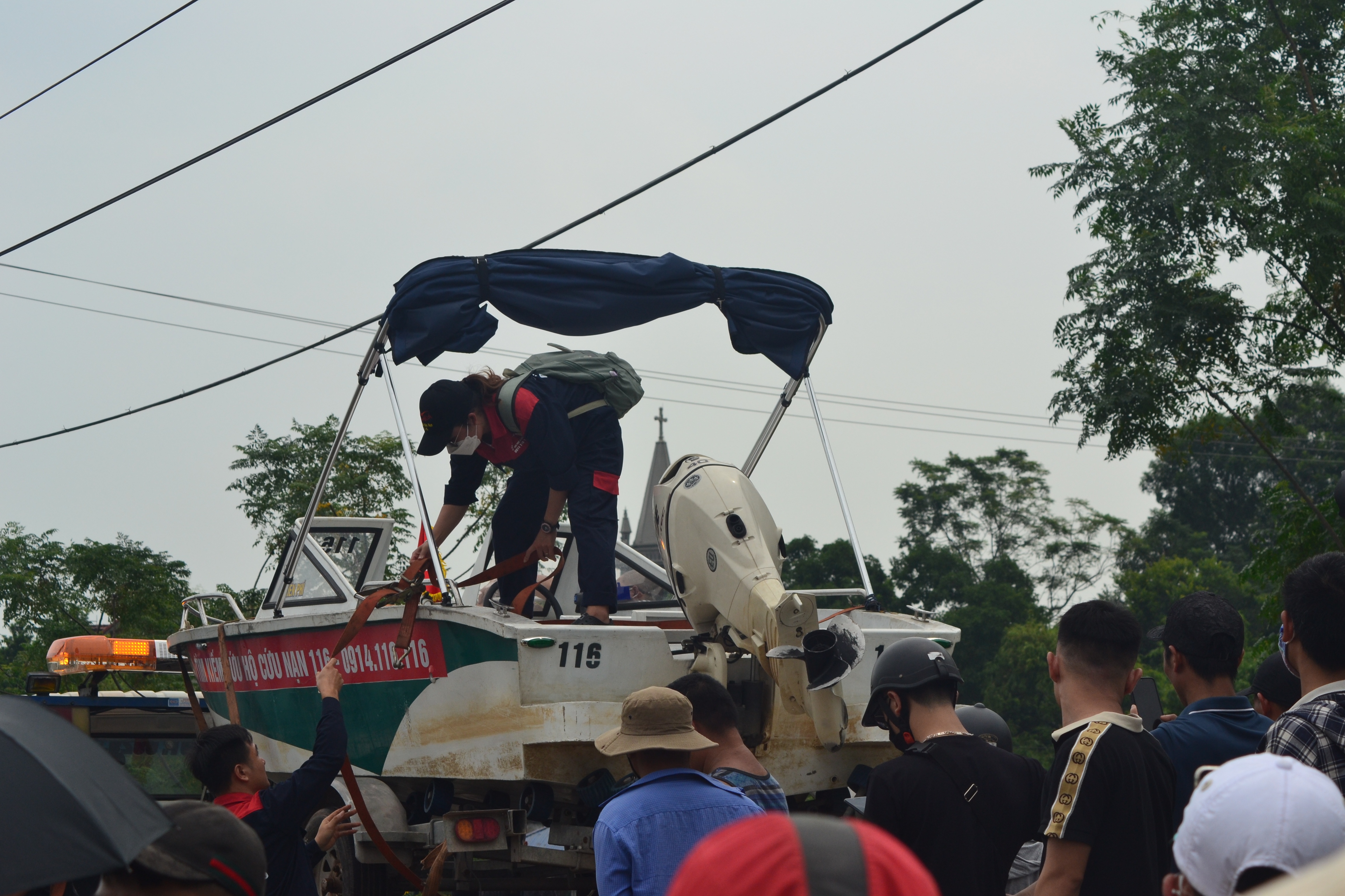 Tim co gai mat tich anh 7