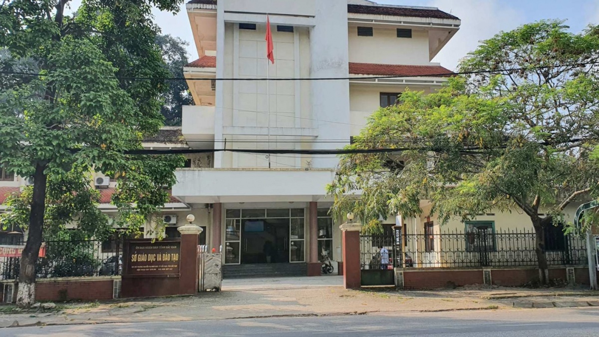 Thu doan cua nu ke toan khien Giam doc So GD&DT Bac Kan bi khoi to hinh anh