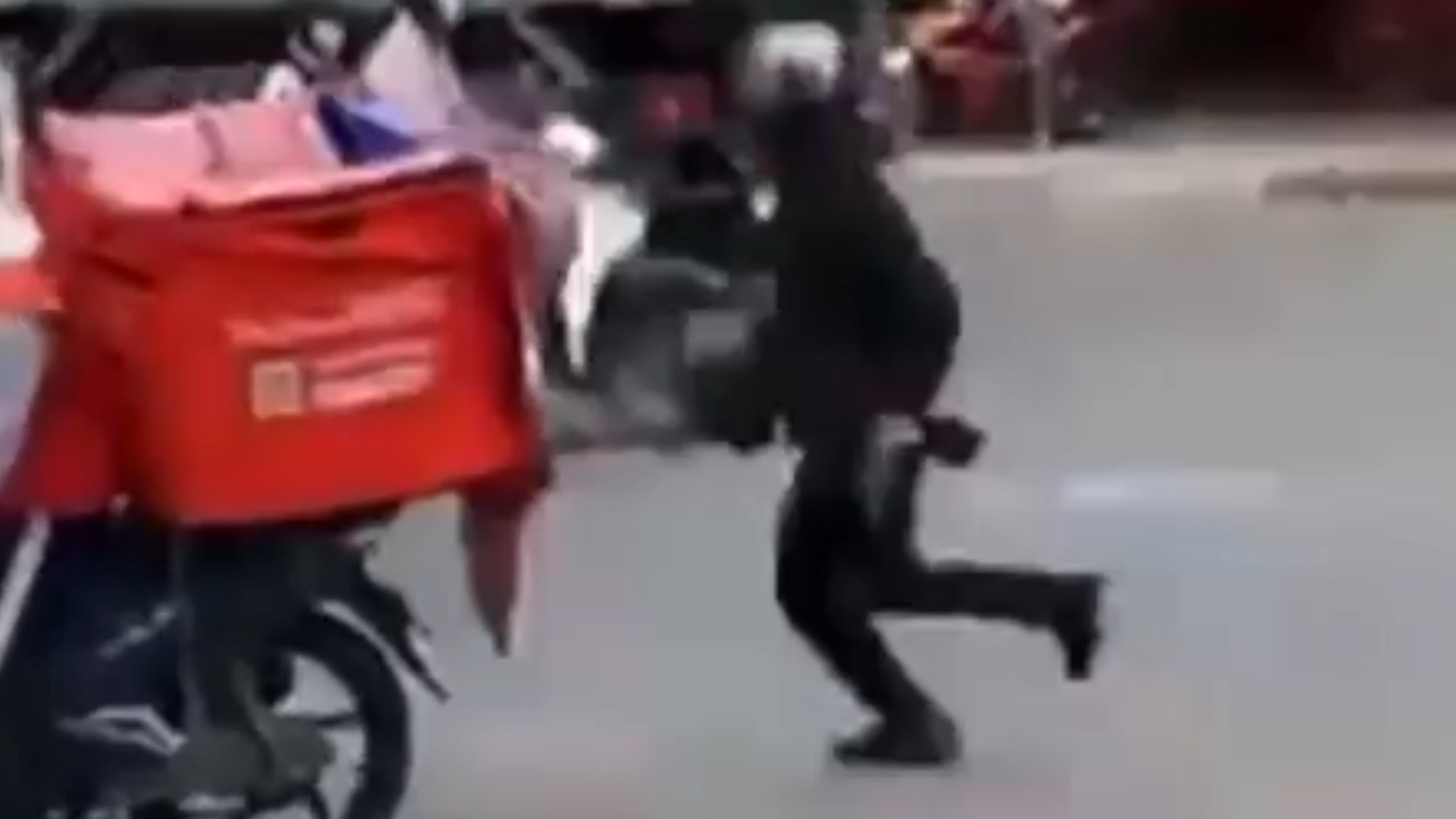 Camera ghi canh nguoi dan ong cuop ngan hang o Dong Nai hinh anh