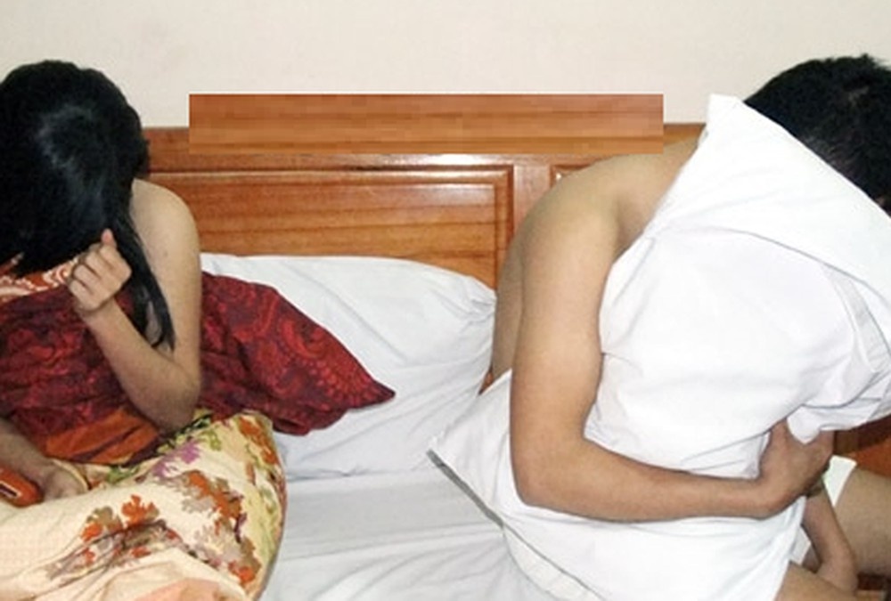 Nguoi dan ong su dung nha rieng de chua gai ban dam hinh anh