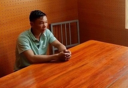 Khoi to thanh nien hiep dam nu du khach o Ha Giang hinh anh