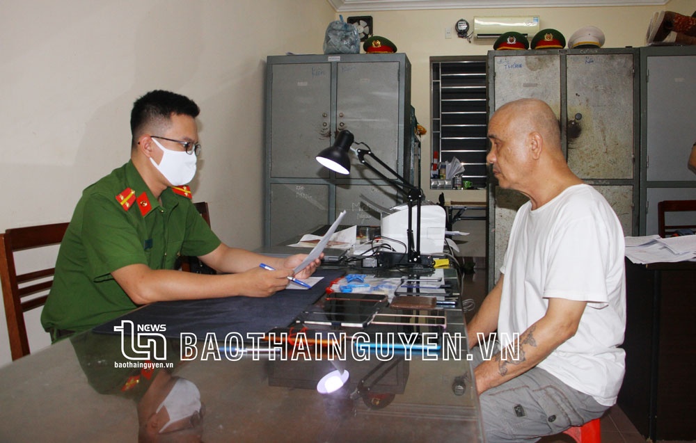 thieu nu ban dam anh 1