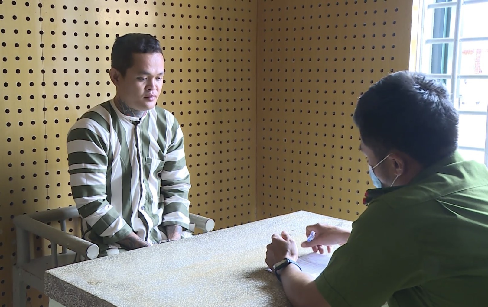Danh trao heo to thanh heo nho de truc loi hinh anh