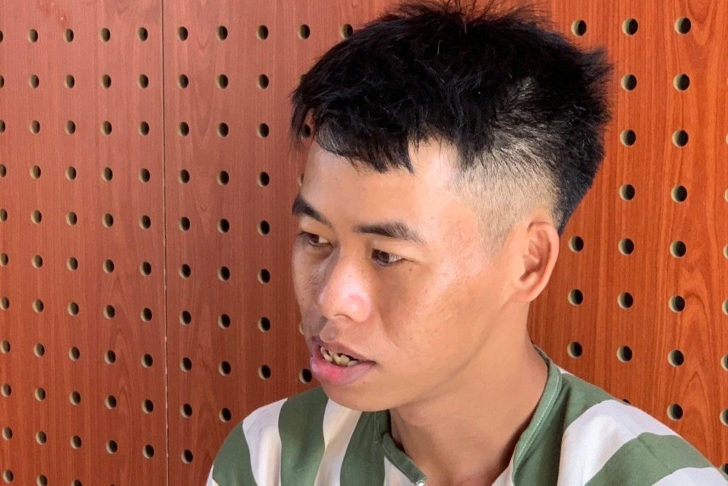 Nhan vien cu trom oto cho day bia cua cong ty di ban hinh anh