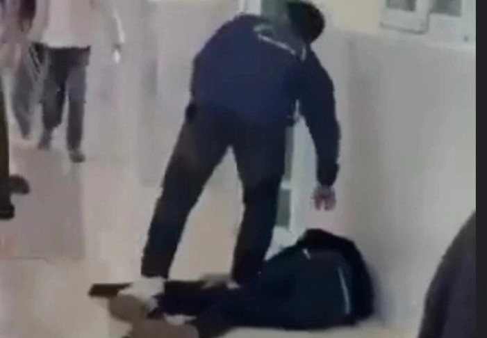 Nam sinh DH Tai nguyen & Moi truong bi danh hoi dong hinh anh