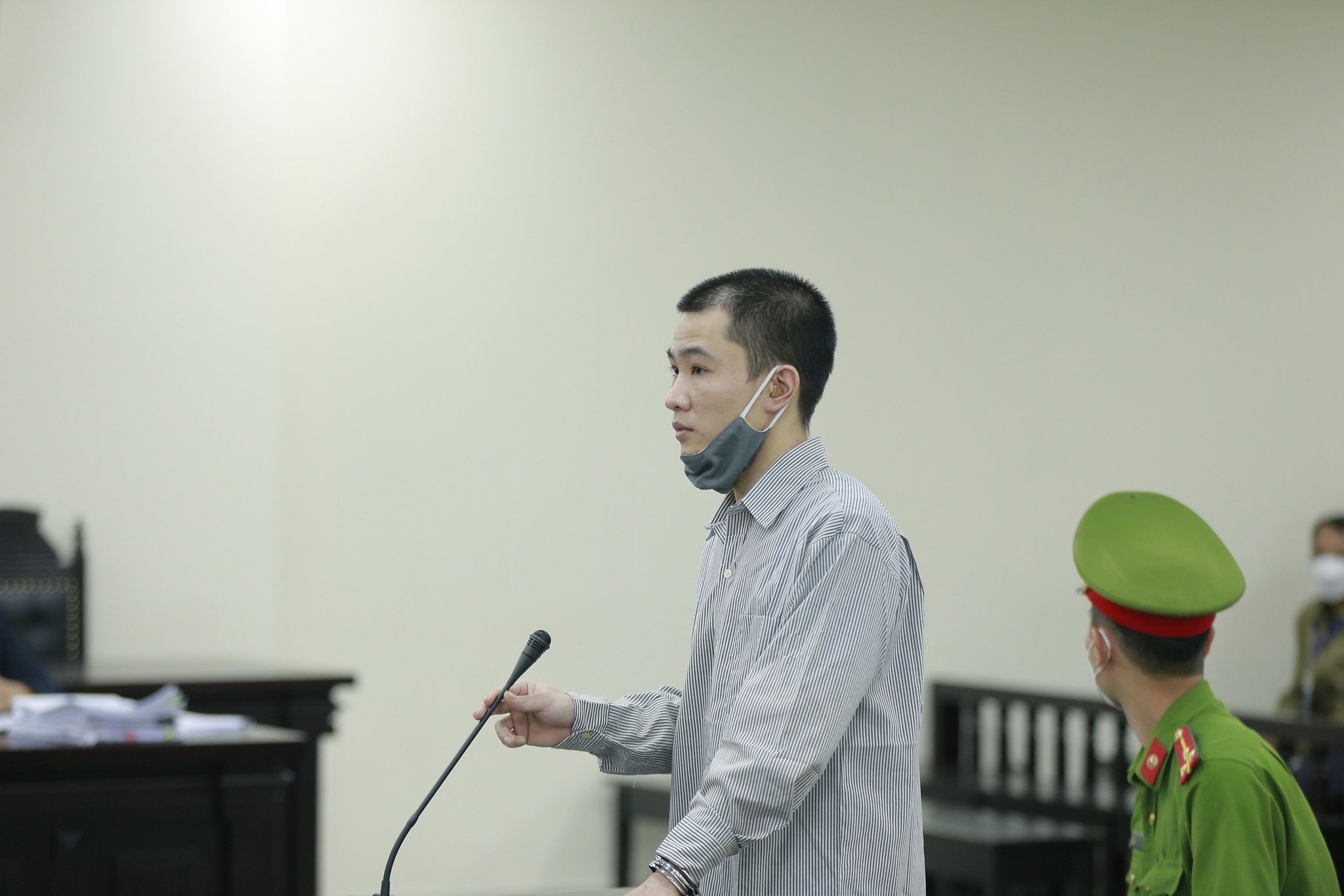 Tu hinh Nguyen Trung Huyen hinh anh