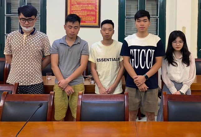 Mao danh Benh vien mat Trung uong lua dao nhieu nguoi cao tuoi hinh anh