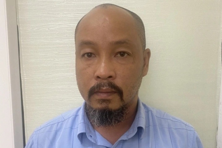 Rut sung ban 2 nguoi vi mau thuan lam an chung hinh anh