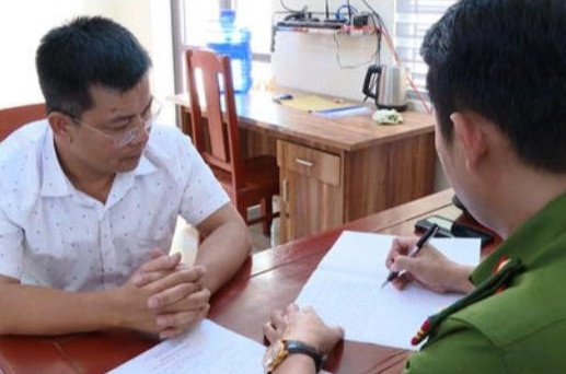 Bat giam doi tuong dung dieu thuoc la dang chay dui vao mat cong an hinh anh