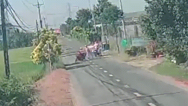 Canh sat o Long An danh nguoi vi pham giao thong hinh anh