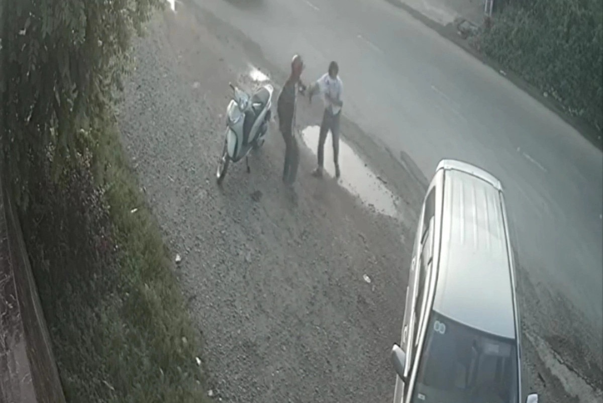 Truy to nguoi dan ong khong tra tien, con danh chu no hinh anh