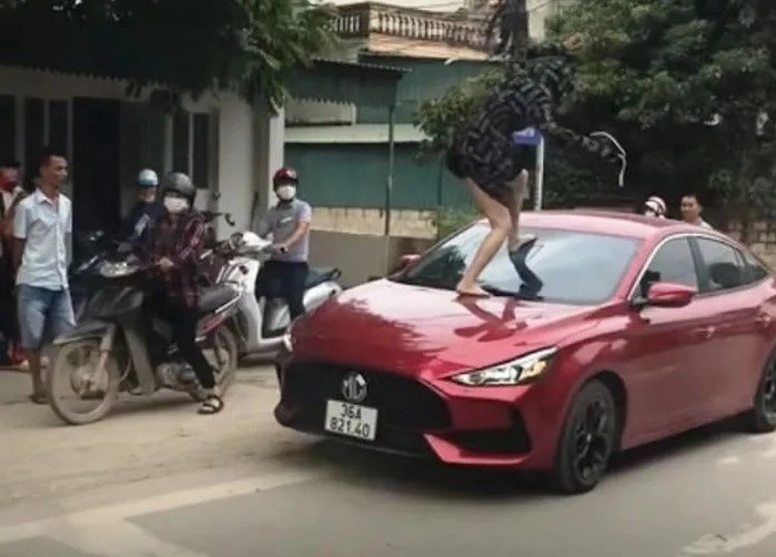 Can dut tai tinh dich, nguoi phu nu bi khoi to hinh anh