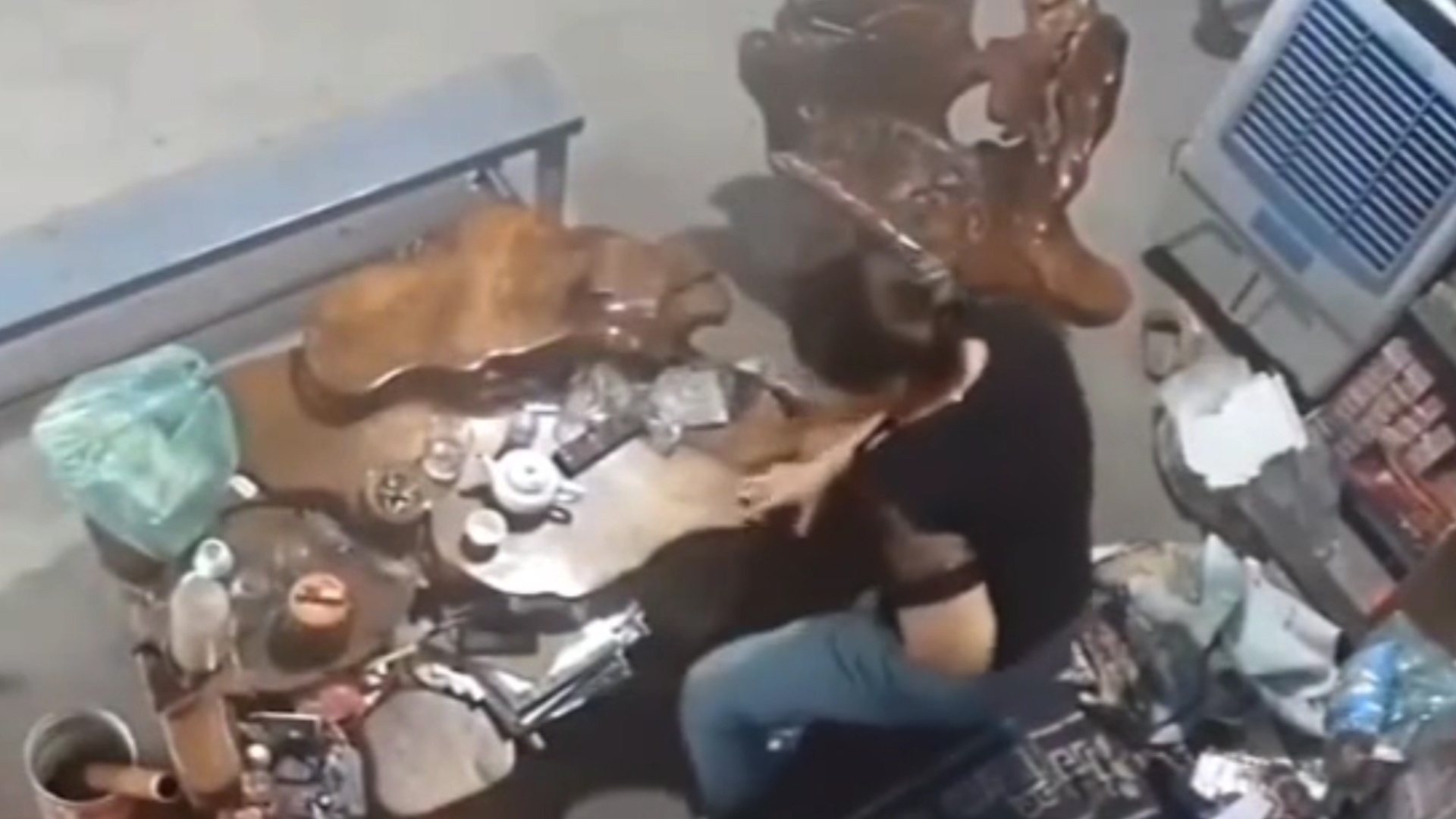 Nguoi phu nu o Hung Yen bi dam trong thuong hinh anh