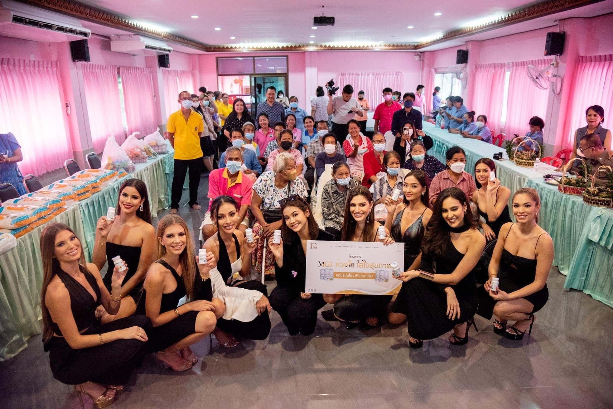 Hoa hau Hoa binh anh 4