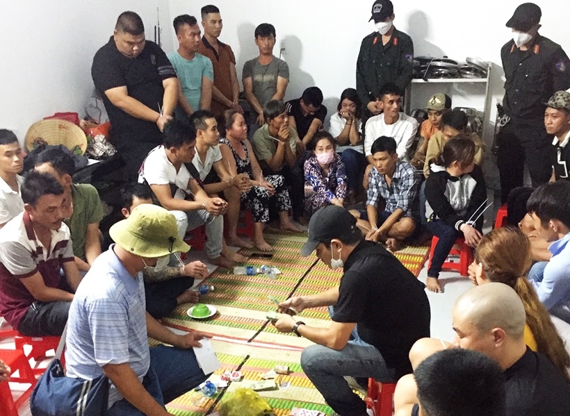 Bat giu 37 nguoi lien quan vu danh bac hinh anh