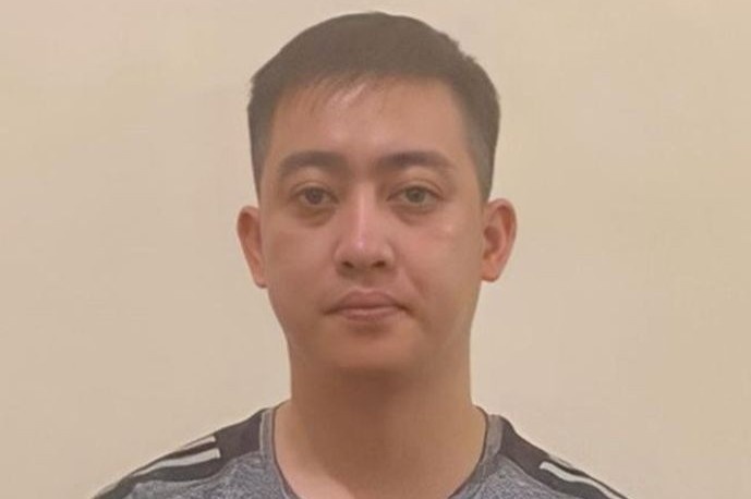 Nam thanh nien bi trom dam guc hinh anh