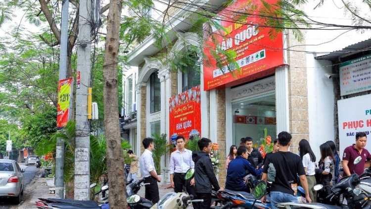 Truy na nu giam doc cong ty du hoc lua dao, chiem doat 2,5 ty dong hinh anh