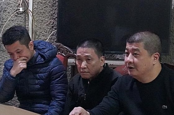 Bat giu Tuan 'Duyen' cung 4 nguoi trong duong day ca do 50 ty dong hinh anh
